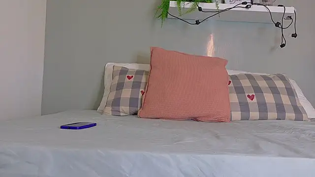 Snapshot of KeendraFox_ chatting on 9, 11, 2025 KeendraFox online show from 9, 11, 2025