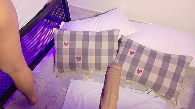 Snapshot of KeendraFox_ chatting on 11, 11, 2025 KeendraFox online show from 11, 11, 2025