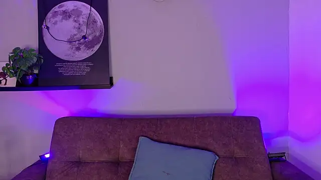 KeendraFox  online show from 17, 4, 2026