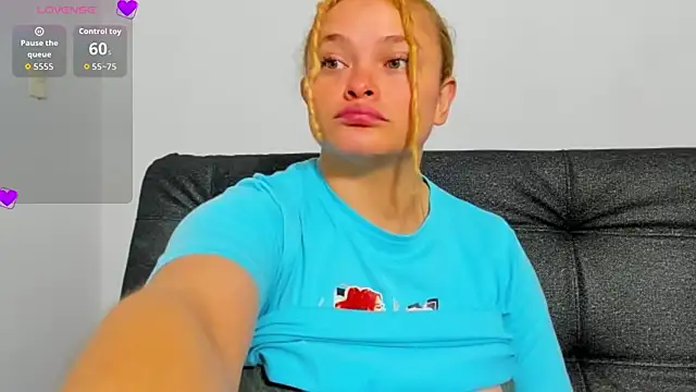 Snapshot of Cherrysweetyx chatting on 3, 2, 2026 Cherrysweetyx online show from 3, 2, 2026