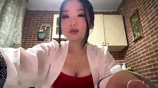 EmmaLeexth online show from 5, 4, 2026