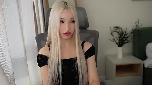 Laura Obsidian online show from 8, 11, 2025