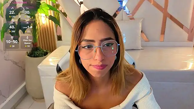 Snapshot of tamara_tp chatting on 3, 3, 2026 tamara tp online show from 3, 3, 2026