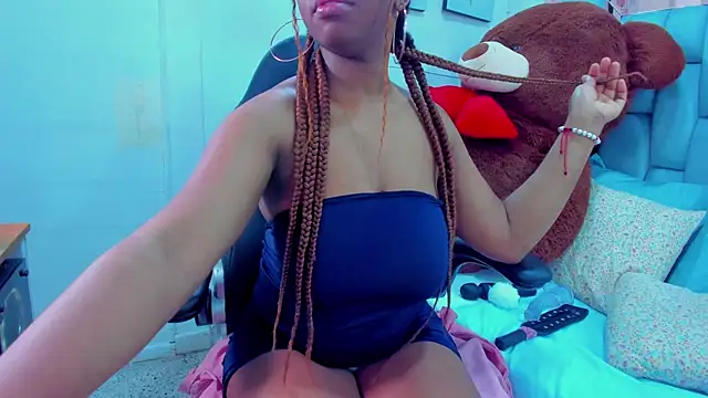 hazellanee online show from 12, 11, 2025