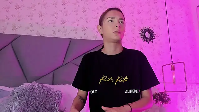 meganandtylerr19 online show from 18, 11, 2025