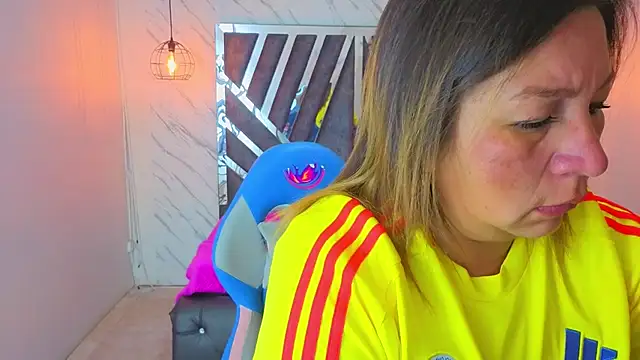 Snapshot of MaylinRosse_ chatting on 7, 7, 2026 MaylinRosse online show from 7, 7, 2026