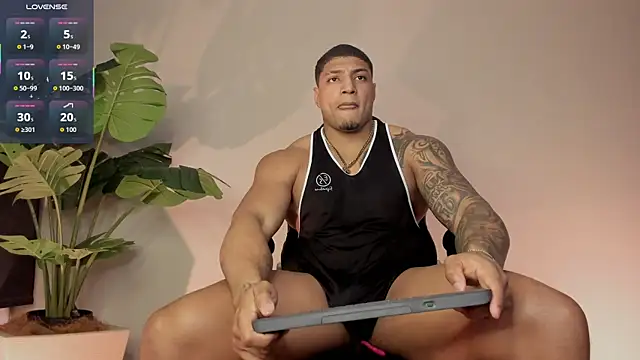 Snapshot of chrizmacgregor chatting on 24, 10, 2025 chrizmacgregor online show from 24, 10, 2025