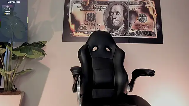 Snapshot of chrizmacgregor chatting on 28, 10, 2025 chrizmacgregor online show from 28, 10, 2025