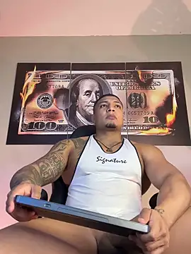 Snapshot of chrizmacgregor chatting on 8, 11, 2025 chrizmacgregor online show from 8, 11, 2025