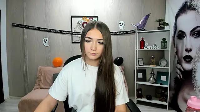 Snapshot of EllaClarke chatting on 31, 10, 2025 EllaClarke online show from 31, 10, 2025