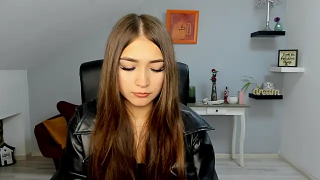 Snapshot of EllaClarke chatting on 16, 11, 2025 EllaClarke online show from 16, 11, 2025