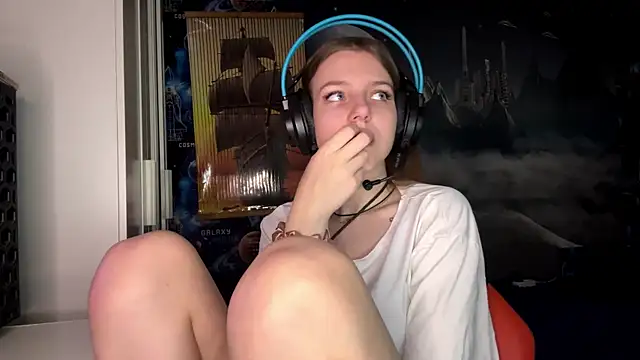 Elira Breeze online show from 14, 11, 2025