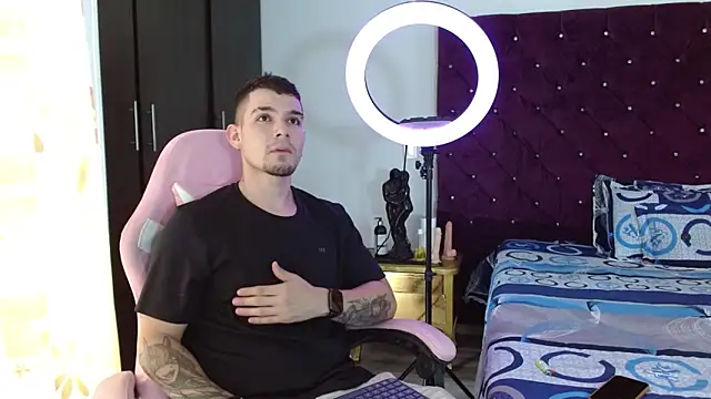 BooyHott  online show from 5, 11, 2025