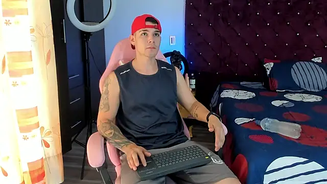 BooyHott  online show from 28, 11, 2025