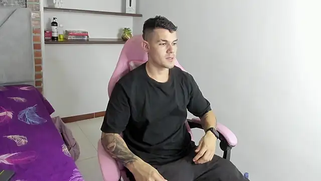 Snapshot of BooyHott_ chatting on 5, 12, 2025 BooyHott online show from 5, 12, 2025