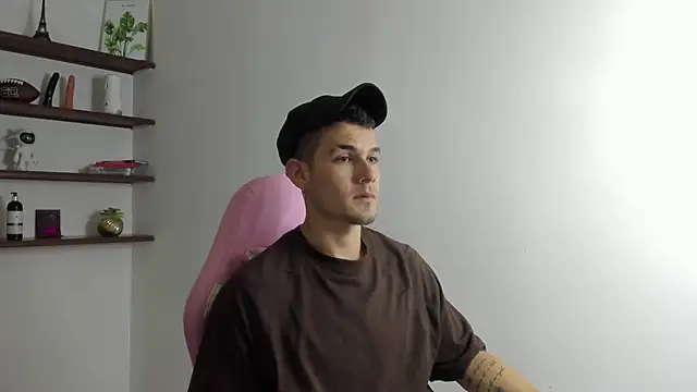 Snapshot of BooyHott_ chatting on 14, 12, 2025 BooyHott online show from 14, 12, 2025