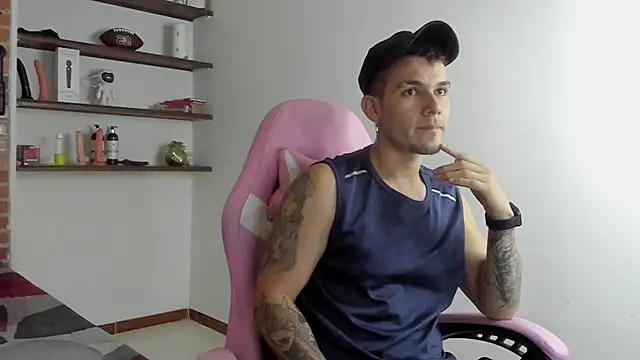 Snapshot of BooyHott_ chatting on 18, 12, 2025 BooyHott online show from 18, 12, 2025