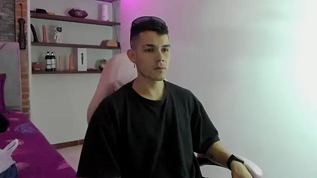 Snapshot of BooyHott_ chatting on 21, 12, 2025 BooyHott online show from 21, 12, 2025