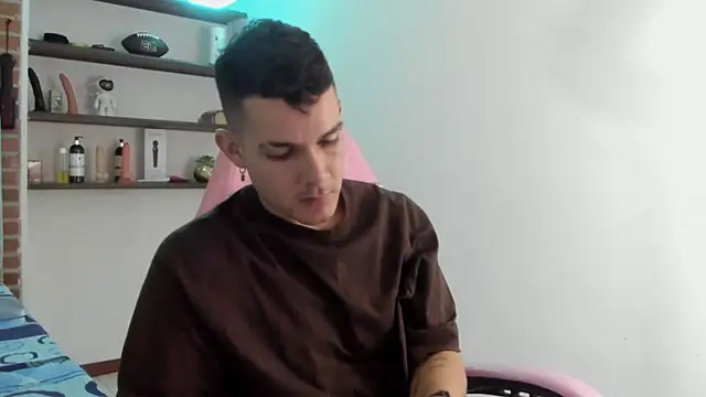 Snapshot of BooyHott_ chatting on 22, 12, 2025 BooyHott online show from 22, 12, 2025