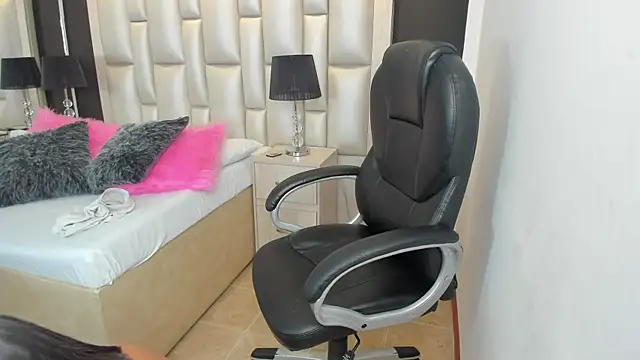 LuisaJonnes  online show from 29, 11, 2025