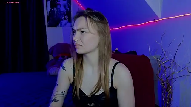 KitsyMoore online show from 10, 11, 2025