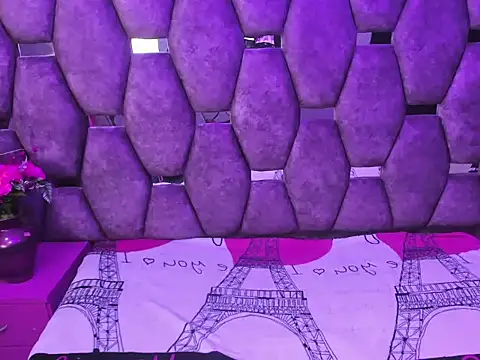 burbuja pink  online show from 17, 2, 2026