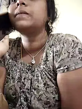 Snapshot of sweetqueen143 chatting on 8, 10, 2025 sweetqueen143 online show from 8, 10, 2025