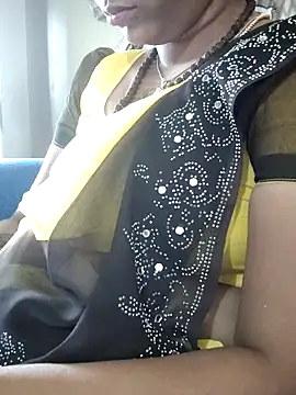 Snapshot of sweetqueen143 chatting on 14, 11, 2025 sweetqueen143 online show from 14, 11, 2025