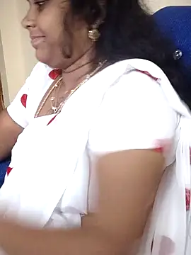 Snapshot of sweetqueen143 chatting on 22, 11, 2025 sweetqueen143 online show from 22, 11, 2025