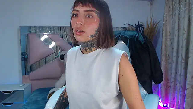Snapshot of Gyal_8_ chatting on 10, 10, 2025 Gyal 8 online show from 10, 10, 2025