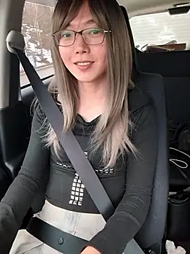 takusaki223 online show from 6, 4, 2026