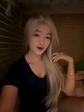 Snapshot of Tramy_xx chatting on 15, 10, 2025 Tramy xx online show from 15, 10, 2025