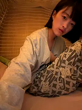 Snapshot of Tramy_xx chatting on 17, 10, 2025 Tramy xx online show from 17, 10, 2025