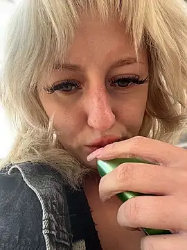 RonnieKiss online show from 10, 4, 2026