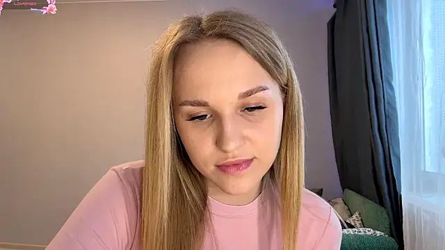 Snapshot of TanekaBoitel chatting on 27, 11, 2025 TanekaBoitel online show from 27, 11, 2025