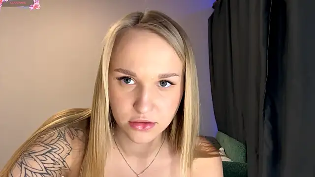 Snapshot of TanekaBoitel chatting on 29, 11, 2025 TanekaBoitel online show from 29, 11, 2025