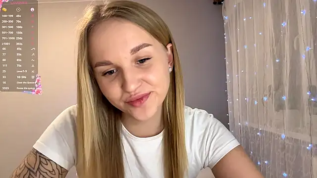 Snapshot of TanekaBoitel chatting on 14, 12, 2025 TanekaBoitel online show from 14, 12, 2025