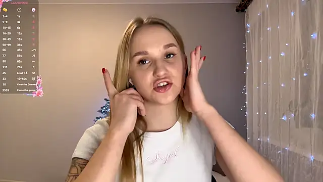 Snapshot of TanekaBoitel chatting on 15, 12, 2025 TanekaBoitel online show from 15, 12, 2025