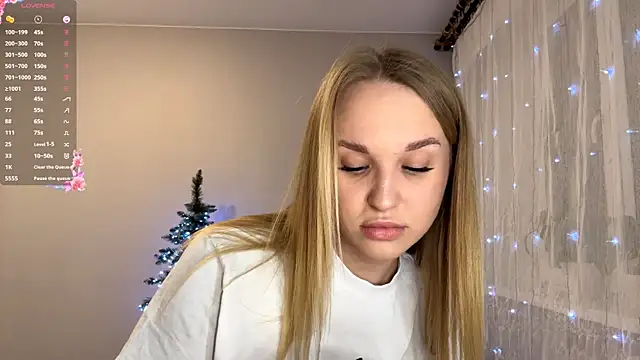 Snapshot of TanekaBoitel chatting on 17, 12, 2025 TanekaBoitel online show from 17, 12, 2025