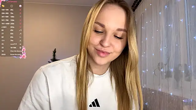 Snapshot of TanekaBoitel chatting on 21, 12, 2025 TanekaBoitel online show from 21, 12, 2025