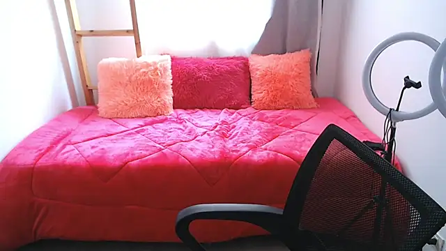 Snapshot of brendasantos_77 chatting on 3, 10, 2025 brendasantos 77 online show from 3, 10, 2025
