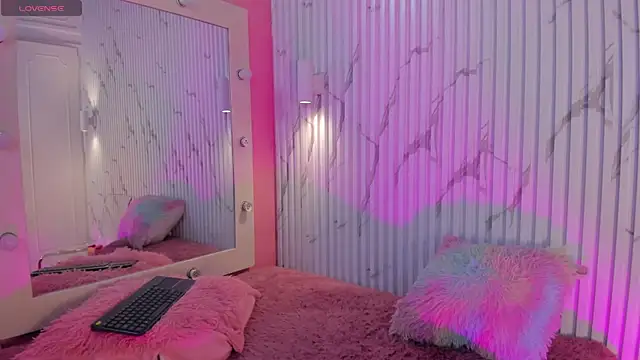 Snapshot of Missdionne_curly chatting on 28, 10, 2025 Missdionne curly online show from 28, 10, 2025