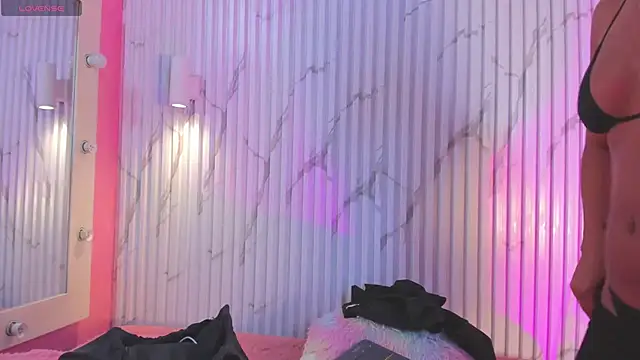 Snapshot of Missdionne_curly chatting on 7, 11, 2025 Missdionne curly online show from 7, 11, 2025