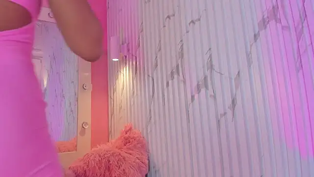 Snapshot of Missdionne_curly chatting on 18, 11, 2025 Missdionne curly online show from 18, 11, 2025