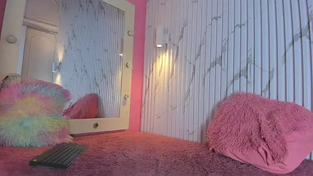 Snapshot of Missdionne_curly chatting on 26, 11, 2025 Missdionne curly online show from 26, 11, 2025