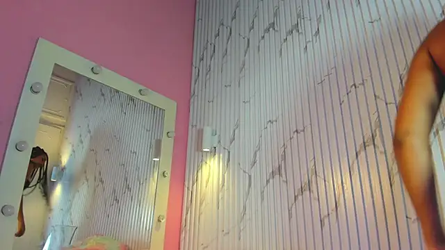 Snapshot of Missdionne_curly chatting on 27, 11, 2025 Missdionne curly online show from 27, 11, 2025