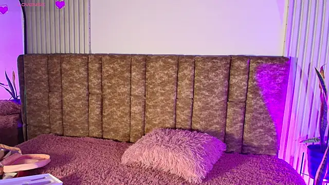 Missdionne curly online show from 13, 3, 2026