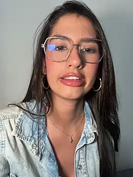 Snapshot of Julieta_Duque chatting on 22, 4, 2026 Julieta Duque online show from 22, 4, 2026