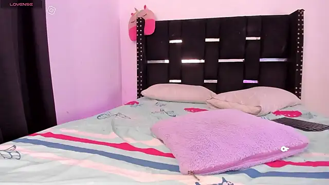 DAYANNAVELEZ online show from 17, 4, 2026