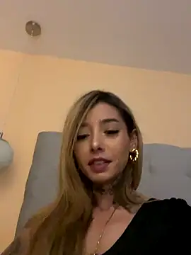 Snapshot of MoniUribe chatting on 30, 9, 2025 MoniUribe online show from 30, 9, 2025